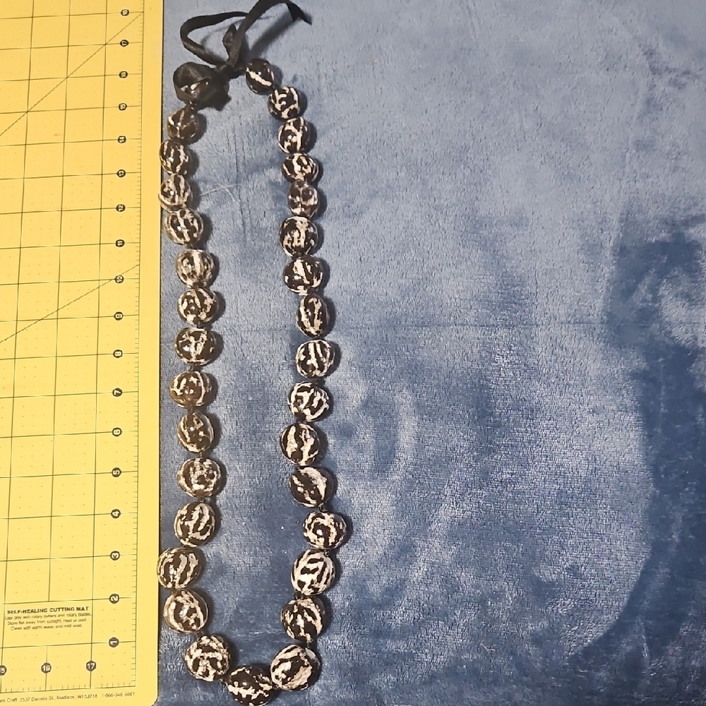 . Bold Black and White Necklace Hawaiian Luau